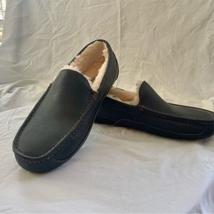 Ugg Men’s Ascot Leather Slipper